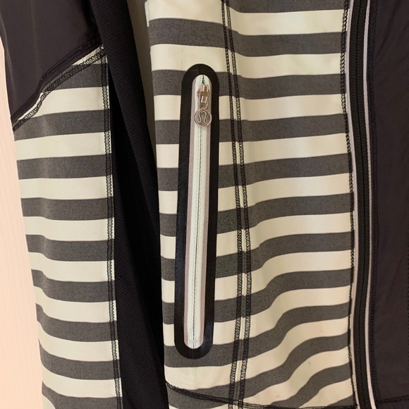 Lululemon Give Up and Glow Jacket, Size 4 (RARE) - Picture 3 of 14